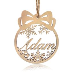 Elegancka drewniana ozdoba świąteczna z imieniem Adam i dekoracyjnymi płatkami śniegu, idealna na Boże Narodzenie, ręcznie wykonana, naturalny materiał, unikalny prezent świąteczny.