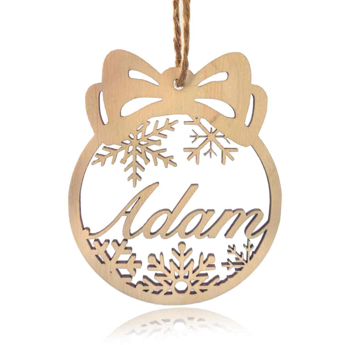 Elegancka drewniana ozdoba świąteczna z imieniem Adam i dekoracyjnymi płatkami śniegu, idealna na Boże Narodzenie, ręcznie wykonana, naturalny materiał, unikalny prezent świąteczny.
